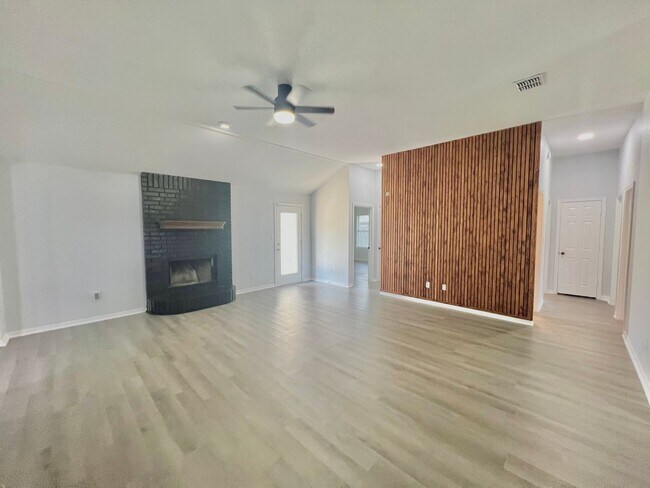 Building Photo - Updated 4 Bed Home in Killeen!