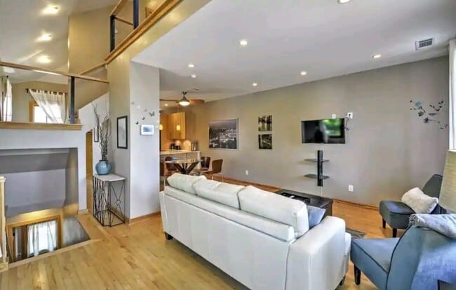 Living room - 692 Kirkwood Ave SE