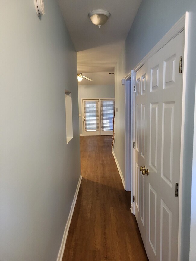 Building Photo - "Charming 2-Bedroom Townhouse on Skillmaster Court with Gleaming Hardwood Floors!"