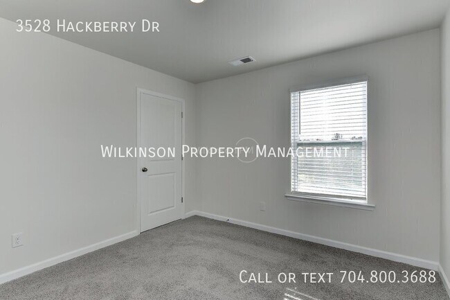 Building Photo - 3528 Hackberry Dr