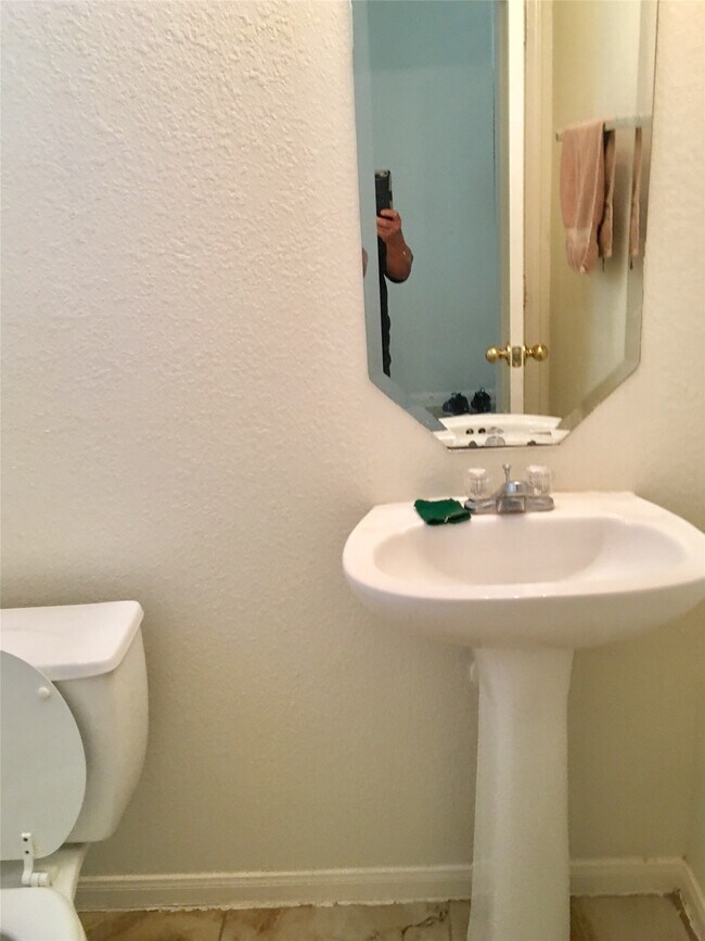 Building Photo - 5707 Highbury Ct