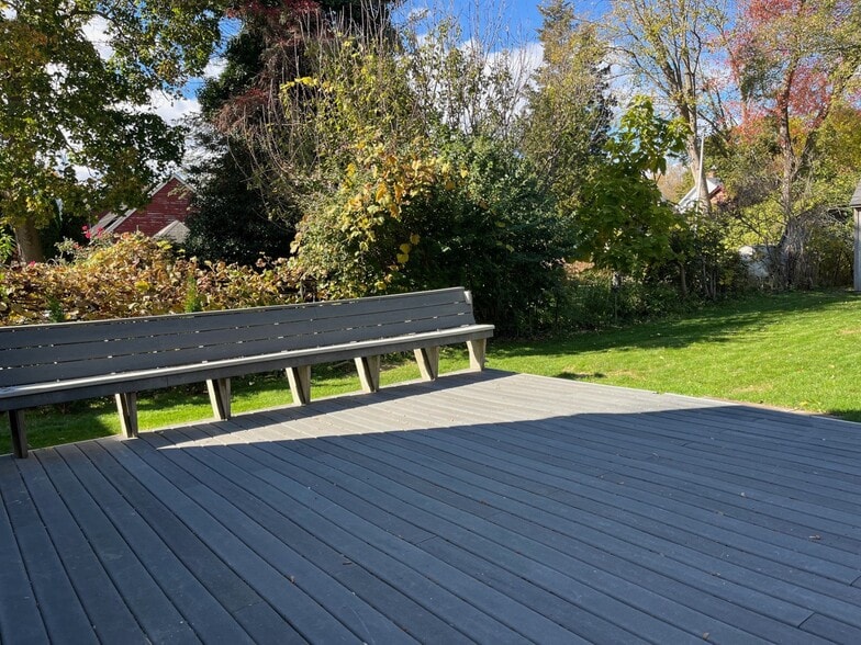 Building Photo - 65 Burton St