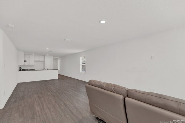 Building Photo - 5499 Daphne Path