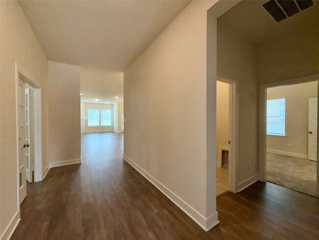 Building Photo - 1804 Welker Dr
