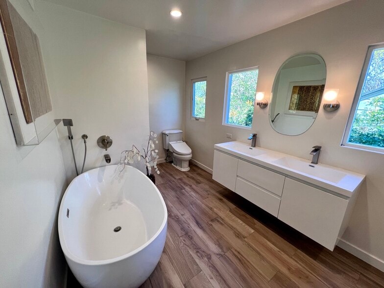 BDR2 Bath - 219 Winchester Ave