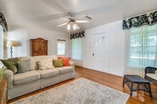 Building Photo - 4026 Longleaf Dr