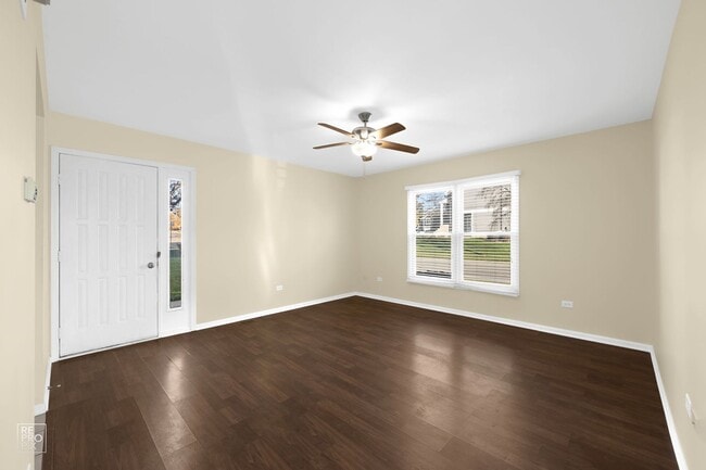 Building Photo - Schaumburg Ranch Two Bedroom One Bath with...
