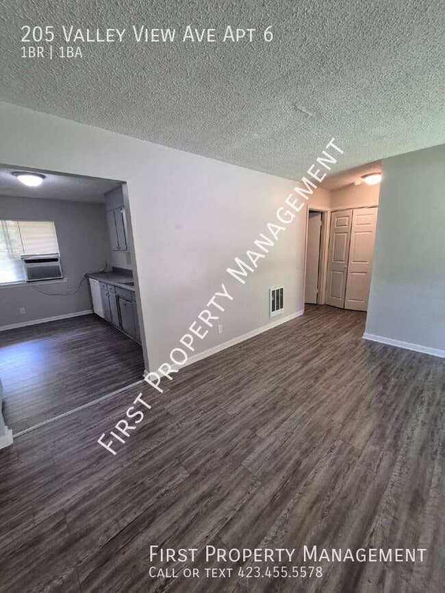Building Photo - 205 Valley View Ave