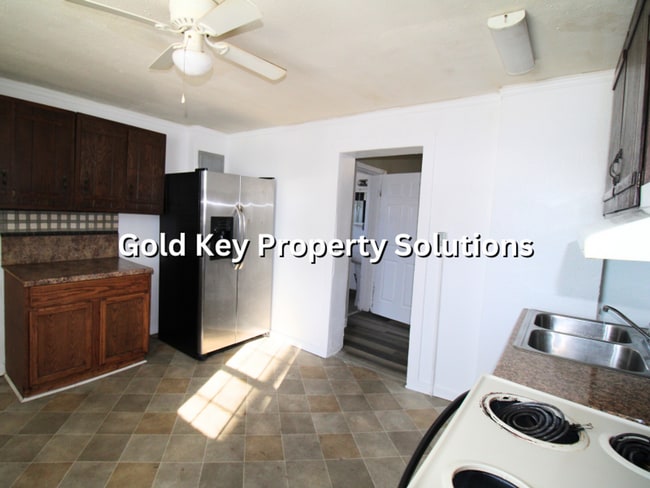 Building Photo - 1221-1223 W 14th St