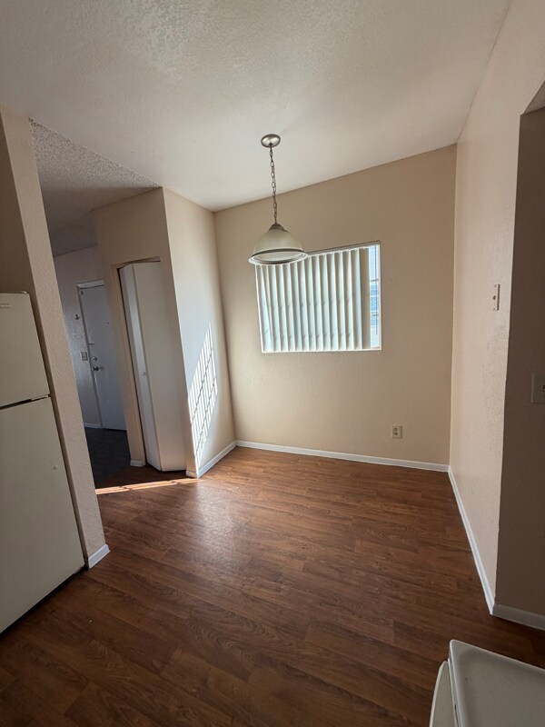 Building Photo - 2826 E Marconi Ave