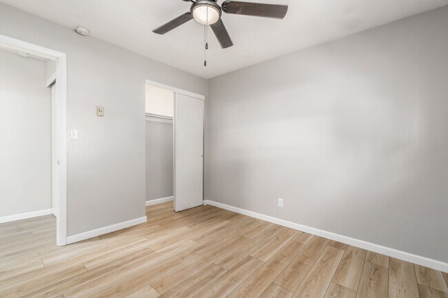 Building Photo - 721 Reinhard Ave