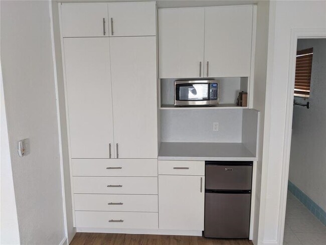 Building Photo - 6991 Coolidge St