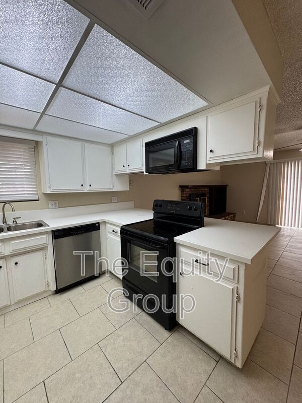 Building Photo - 1009 W Laura Ave