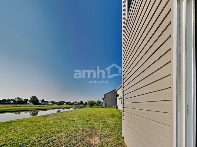 Building Photo - 1439 Round Lake Rd