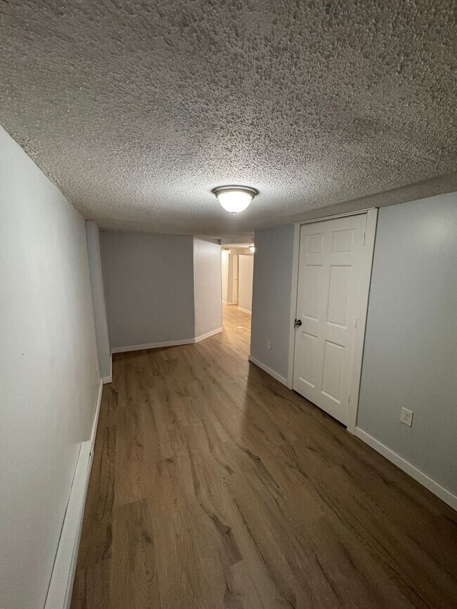 Building Photo - 1429-1431 Knox Ave N