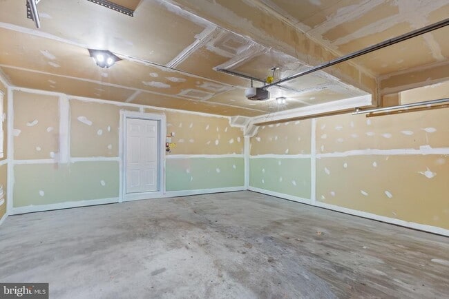 Building Photo - 2500 Clairmont View Way