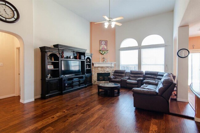 Building Photo - 8373 Brightside Ln