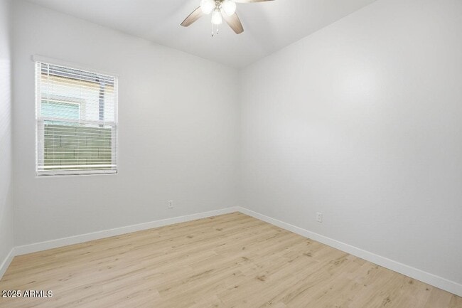 Building Photo - 9749 E Tahoe Ave