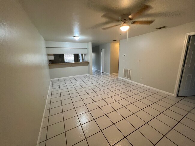 Building Photo - 37 SE 24th Ave