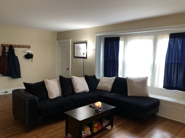 Livingroom - 638 Taylor Ave