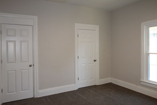 Building Photo - Two Bedroom Duplex