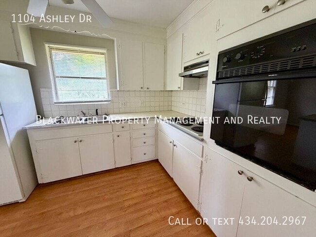 Building Photo - 1104 Ashley Dr