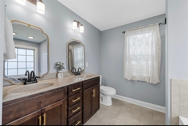 Building Photo - 206 Azalea Dr