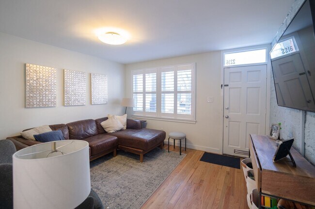 Building Photo - 2216 Kimball St