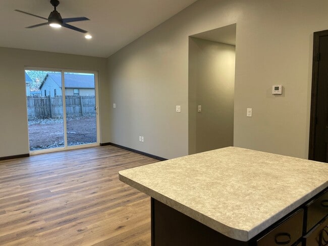 Building Photo - Charming Open Layout, Garage. PETS WELCOME