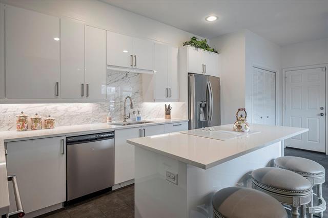Building Photo - 12446 Montego Plaza