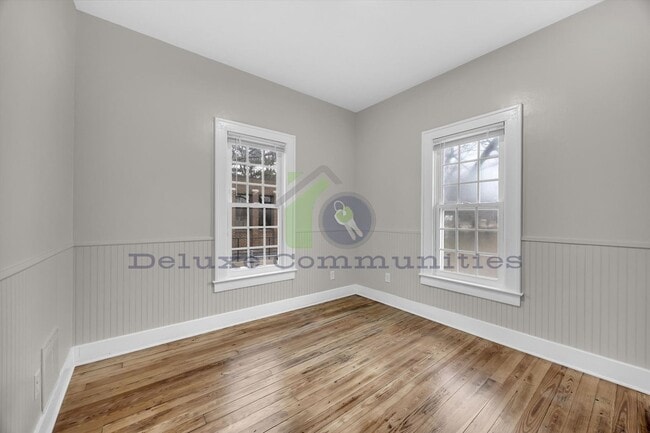 Building Photo - Spacious 4 Bedroom- With Extra room! New Remodel!