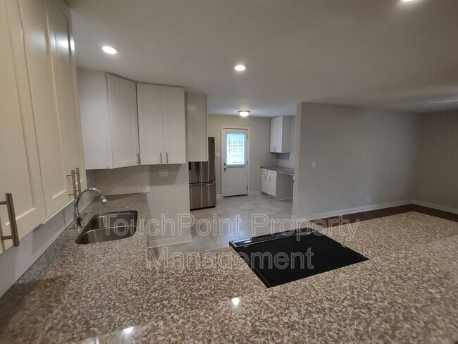 Building Photo - 6414 Elmwood Cir