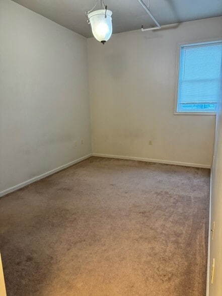 Building Photo - 18 Carlisle St