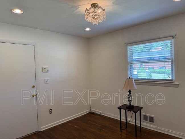 Building Photo - 3203 Amador Dr