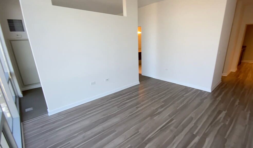 Building Photo - 170 W Chicago Ave