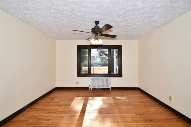 Building Photo - 582 Springfield St