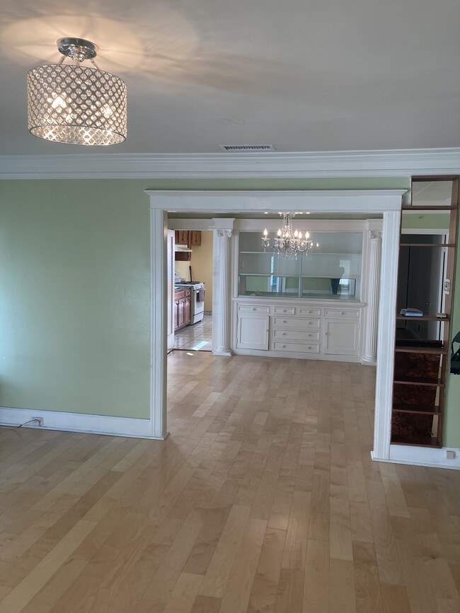 Dining room - 6412 Fountain Ave