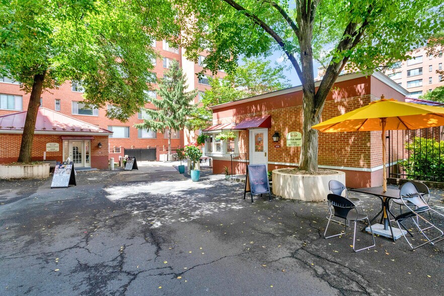 On-Site Ice Cream Shop - 1121 Arlington Blvd