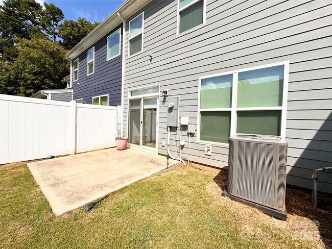 Building Photo - 6814 Harris Bay Rd