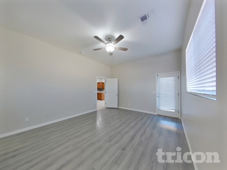 Building Photo - 9474 W Pineveta Dr