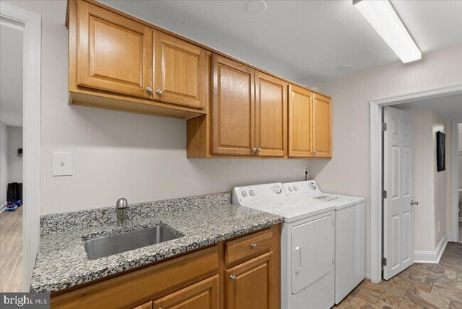 Building Photo - 9472 Lapstrake Ln