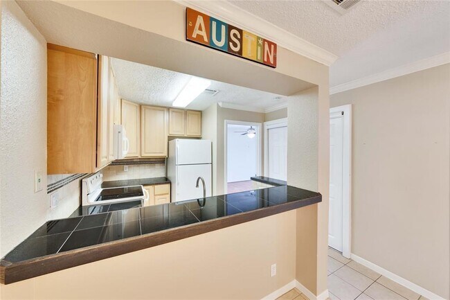 Building Photo - 2510 San Gabriel St
