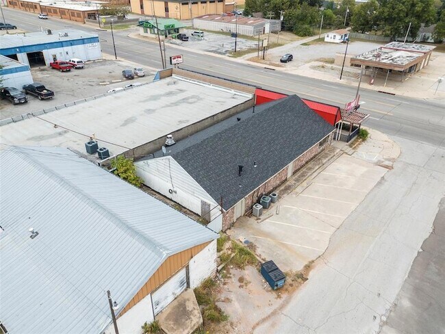 Building Photo - 327 S Green Ave