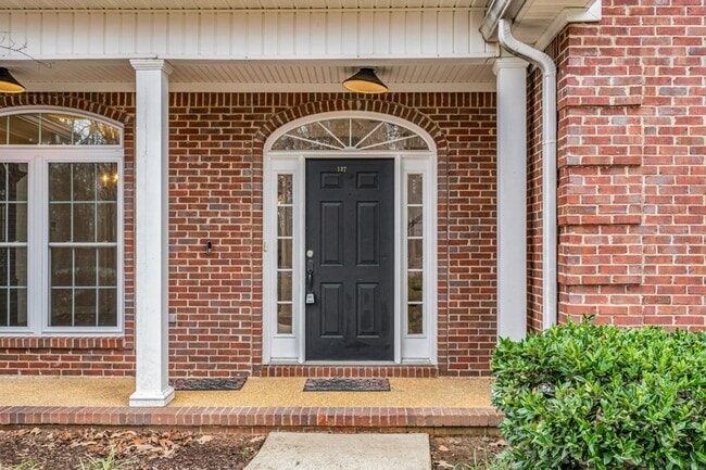 Building Photo - Renovated 4 bedroom 2 Bath Home for Rent!