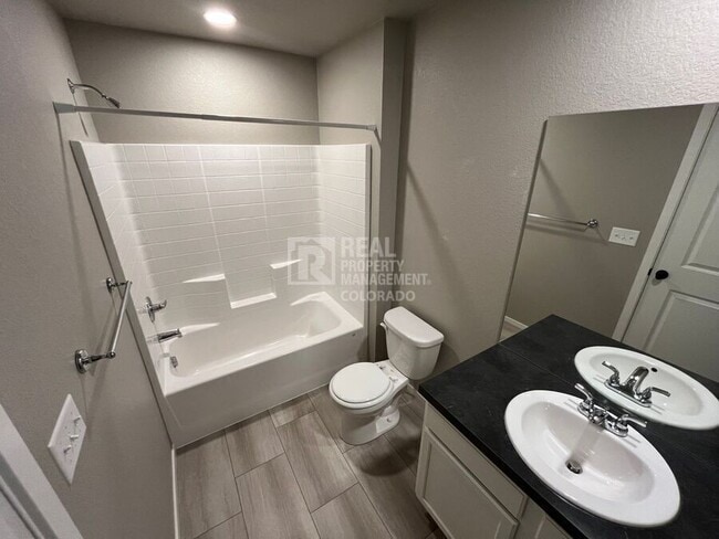 Building Photo - 3644 Ronald Reagan Ave