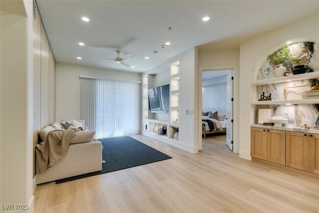 Building Photo - 32 E Serene Ave