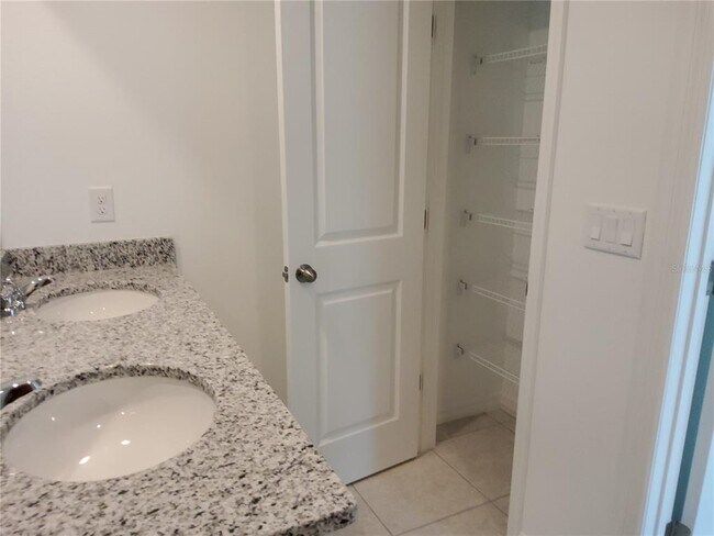 Building Photo - 1816 Fan Palm Dr