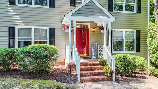 Building Photo - Beautifully Refreshed 4 Bedroom 3 Bath Col...