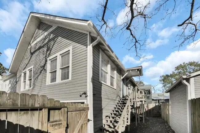 Building Photo - 1135 Woodland St