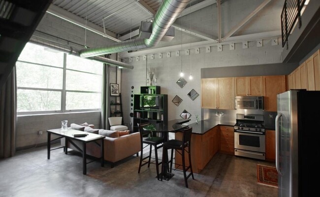 Building Photo - 400 Village Pkwy